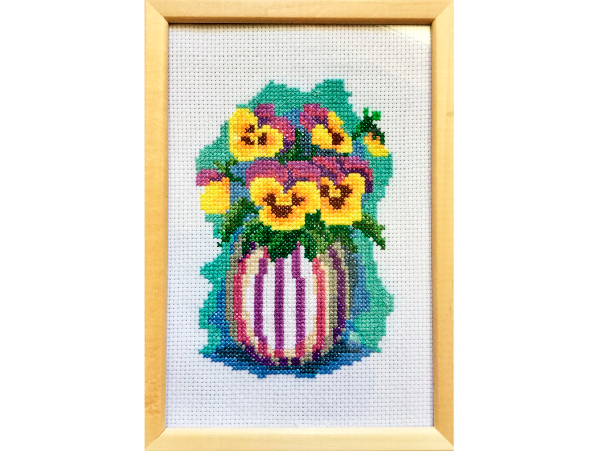 "Фиалки", вышивка Л.Черновой