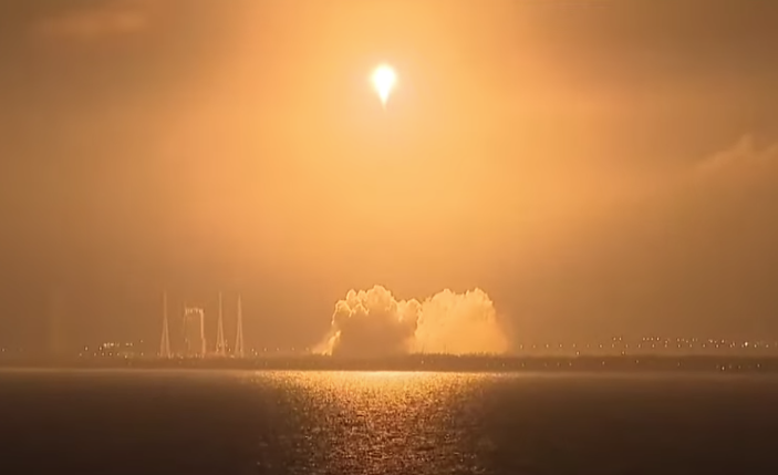 Старт ракеты с кораблём "Чанчжэн-7" на борту