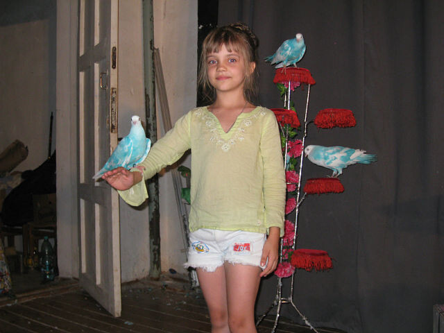 Фото автора. Цирк по типу домашнего, но очень интересно. Это было давно. 