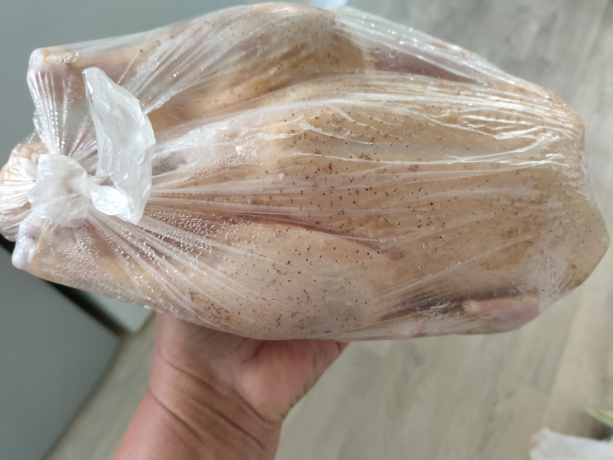 Вес чистой тушки с потрохами всего 1,200 кг...