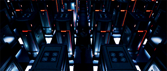 Дата-центр в фильме Трон: Наследие / Tron Legacy (2010). 