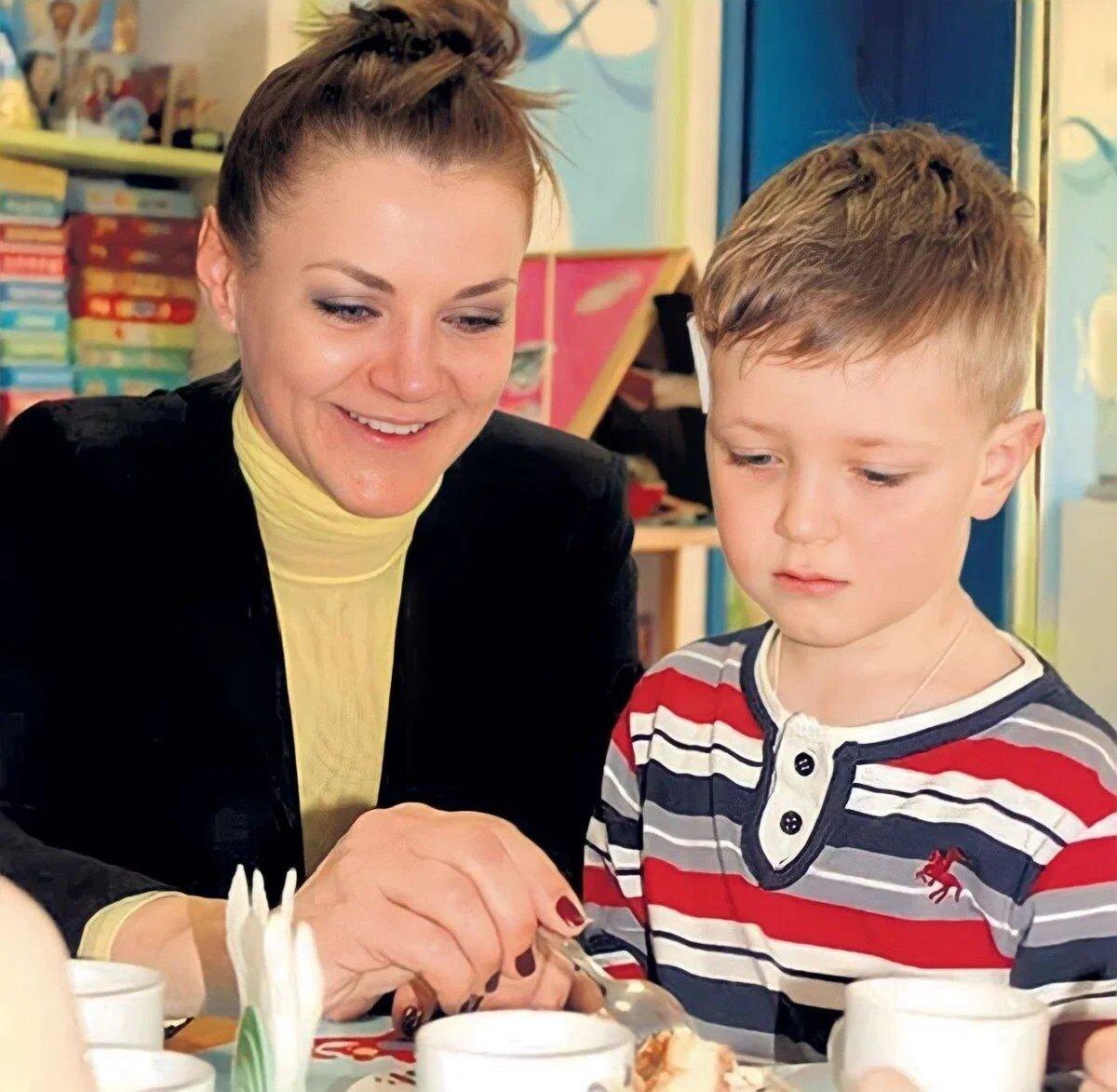 Анна Уколова ушла от мужа, бизнесмена Сергея Пугачева после 24 лет совместной жизни