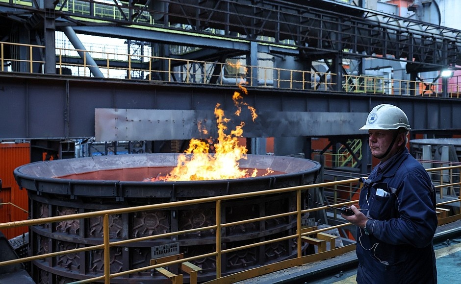   Комплекс коксовой батареи № 12 Магнитогорского металлургического комбината