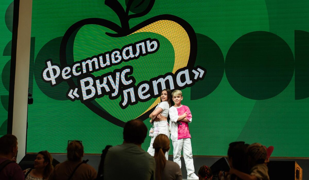     Фестиваль "Вкус лета" собрал блогеров, звезд и поклонников ЗОЖ в гастроквартале Москвы