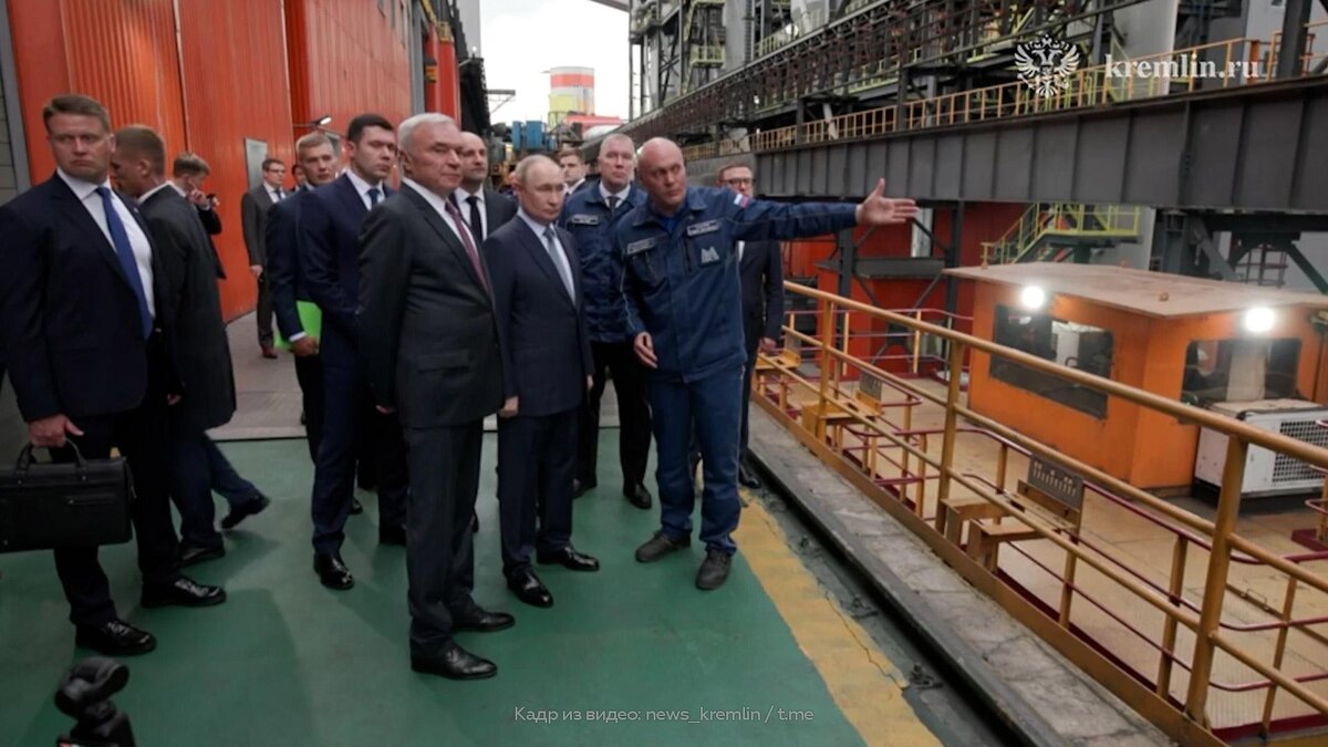    Путин посетил Магнитогорский металлургический комбинат