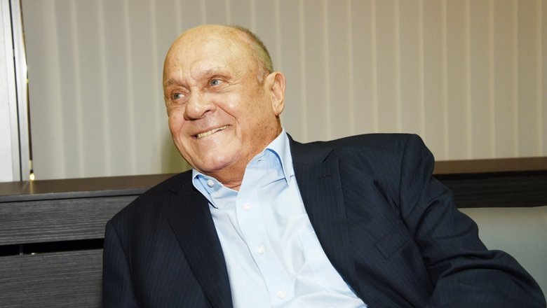 «Не понимаю, зачем нам нужны богатеи, которые иногда бросают куски с барского стола...»