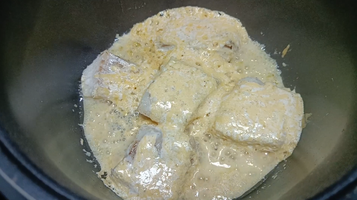 Готовиться рыбка под сыром