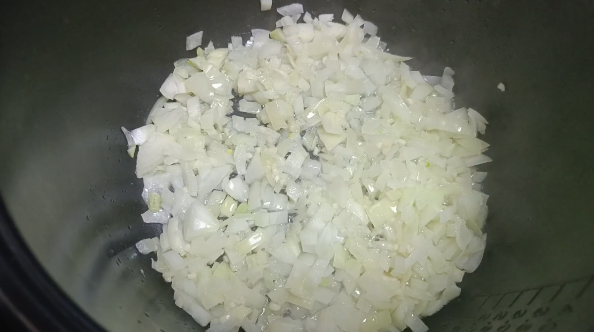 Жарка лука с чесночком