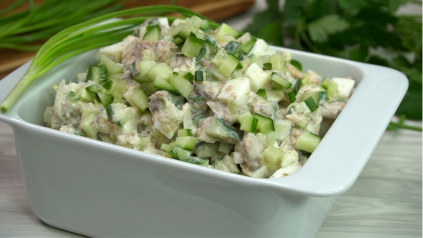 Салат «Знаток» из доступных продуктов, подойдет на каждый день