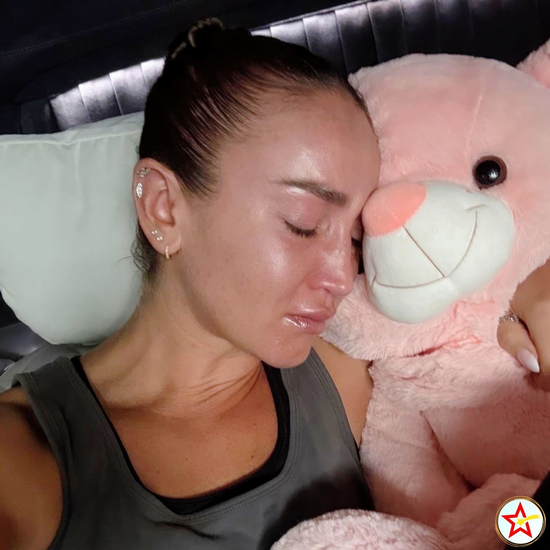 Такие посты сейчас в соцсети Ольги Бузовой