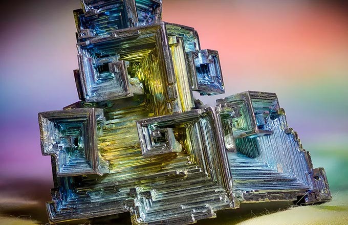 Висмут применяется в разных отраслях промышленности.