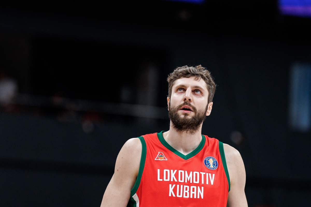 Дмитрий Узинский в матче за «Локо»