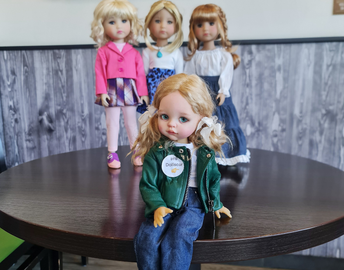 Что, будем их рассматривать и покупать? И, не дай бог, любить?! Марьяша не скрывает ревности и возмущения.