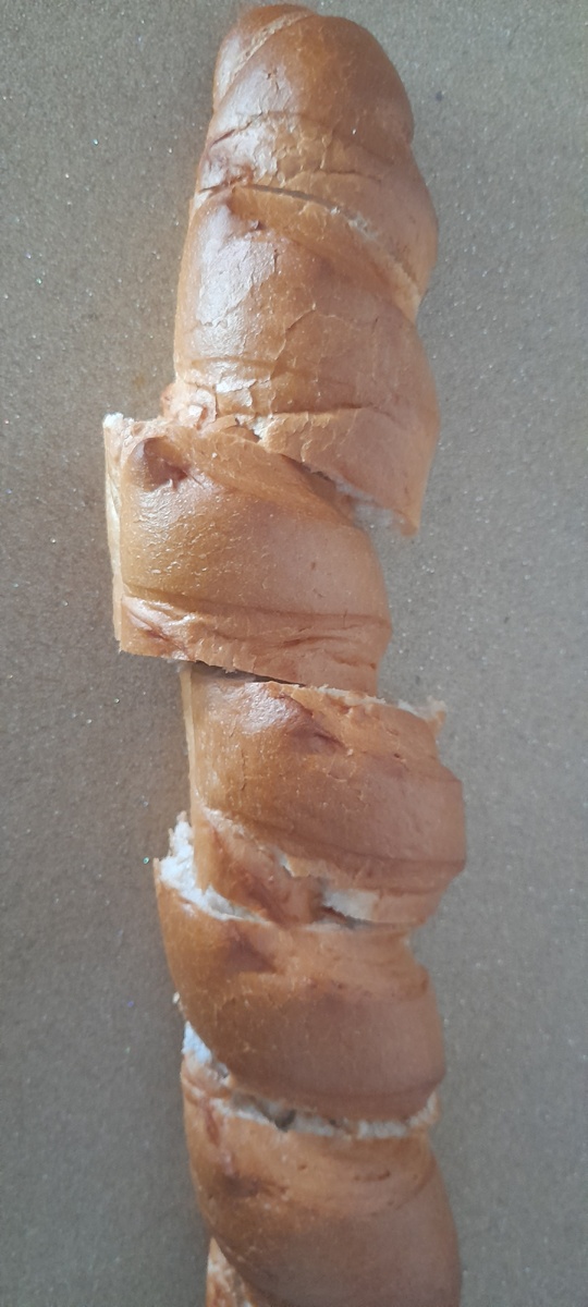 Берем багет и нарезаем на части