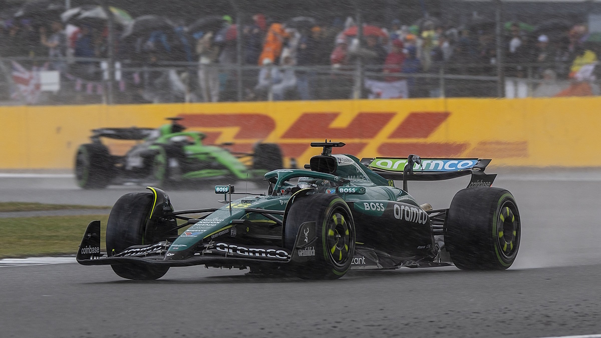 "Формула-1" иногда проходит в дождь. Фото: GLOBAL LOOK PRESS