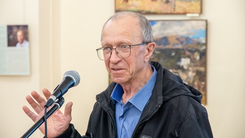    Живописец Евгений Горин на презентации выставки своих полотен Фото: Из архива краевого музея изобразительных искусств