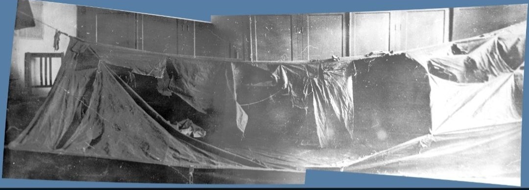 Фотка взята (ненадолго) из статьи Марии О П. Д. Попытка Понять. Надеюсь, она не против.