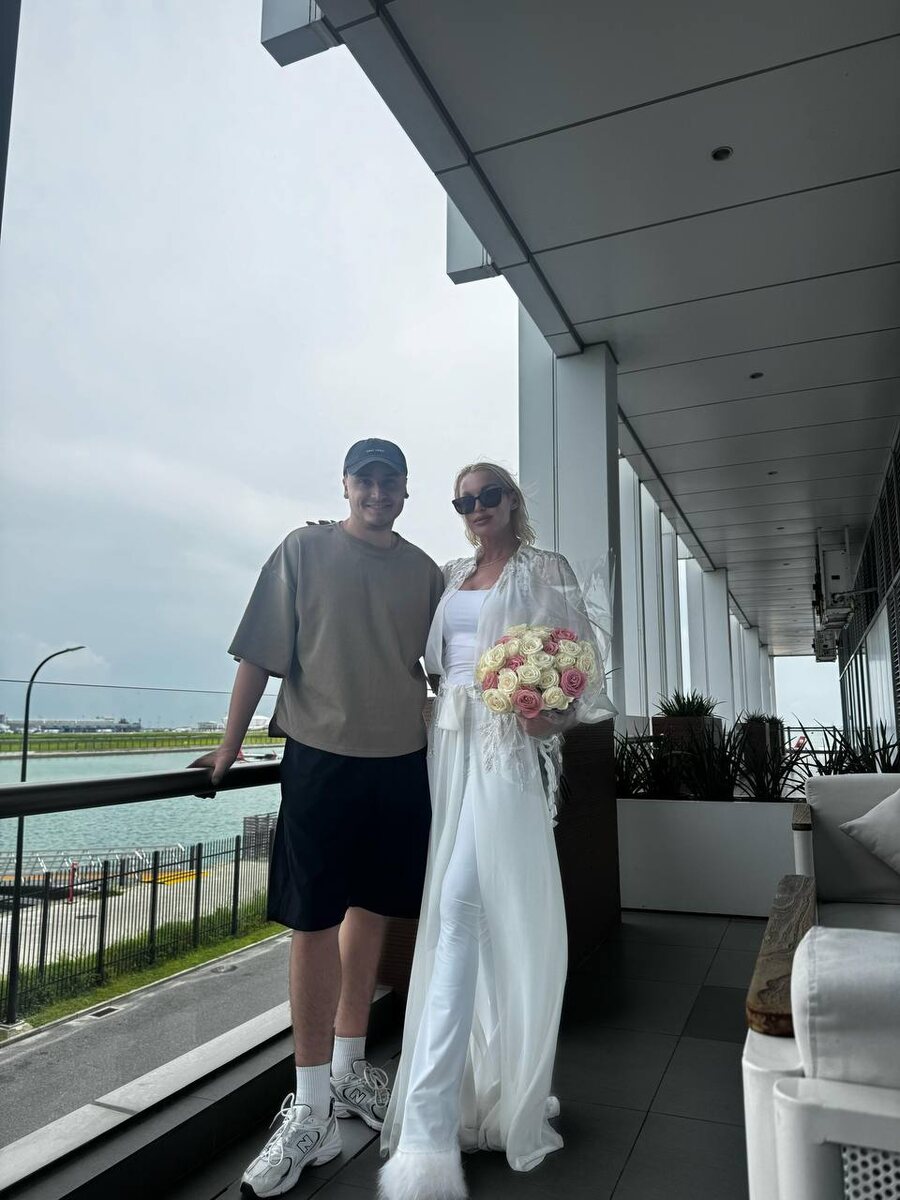 Анастасия Волочкова и Марчел Абаби. Социальные сети