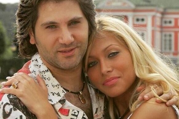     Авраам Руссо показал трогательное фото с женой в день ее рождения