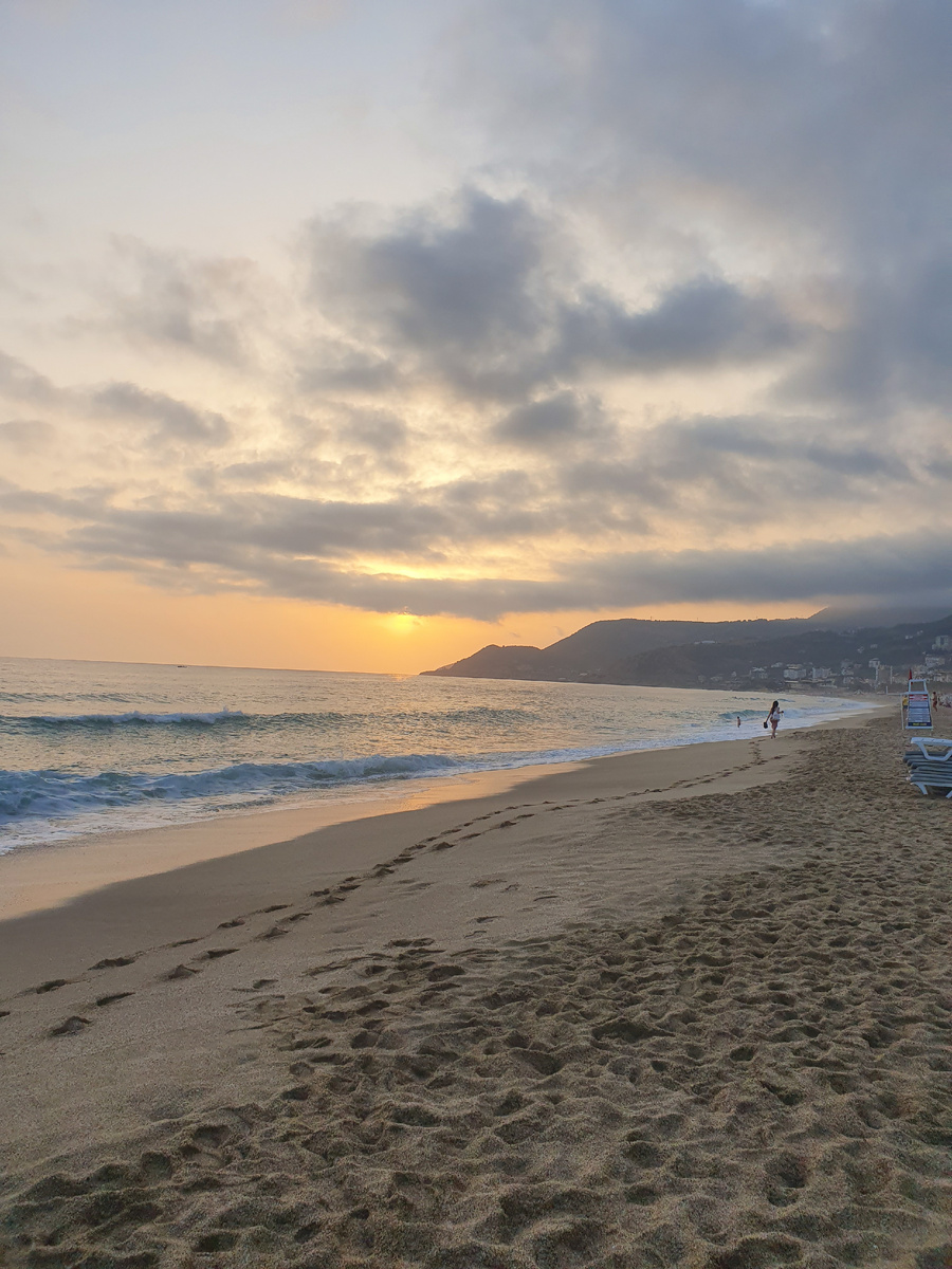 Пляж "Клеопатра" в центре Алании