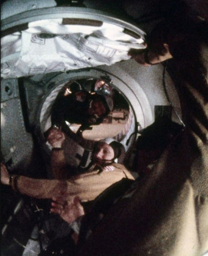 Рукопожатие в космосе в июле 1975 года, изображение из открытых источников