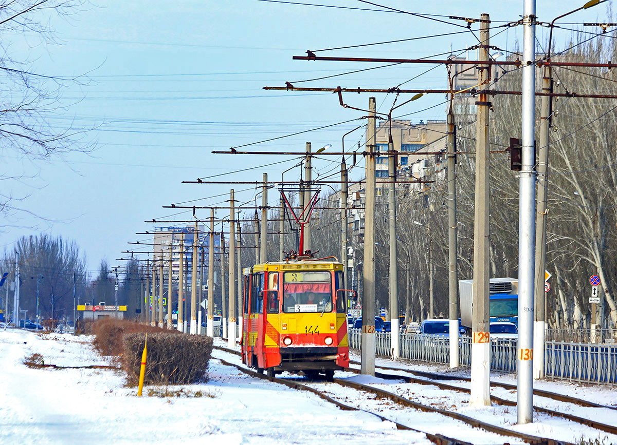 71-605 №144 на 3 маршруте, проспект Имени Ленина. 