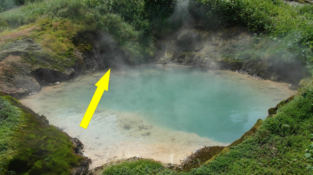    Тайна кипящих озер почему вода в них не остывает даже зимой