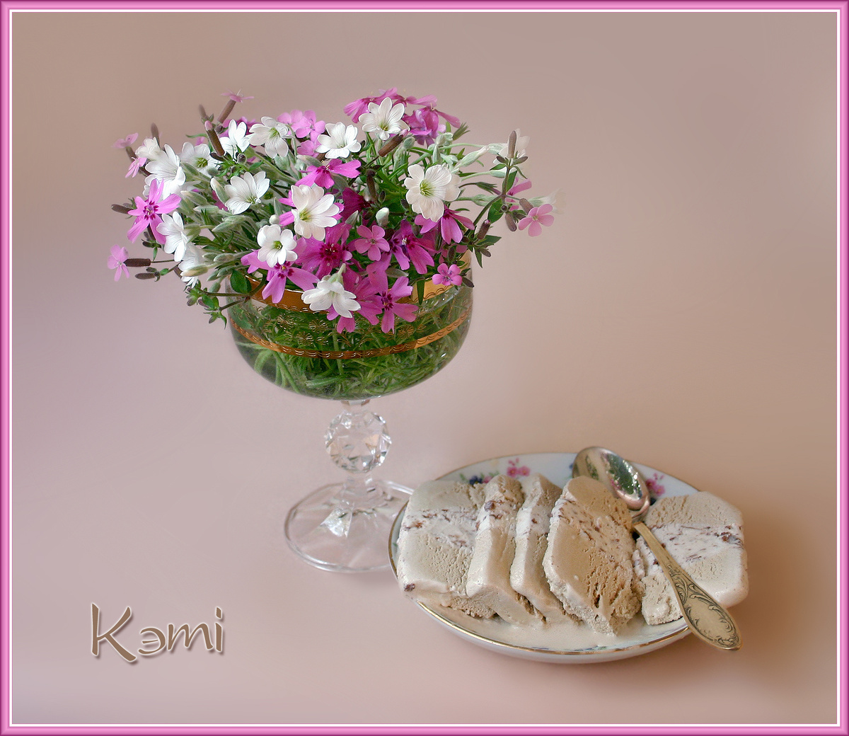 Жара и мороженое. А когда еще, не зимой же.