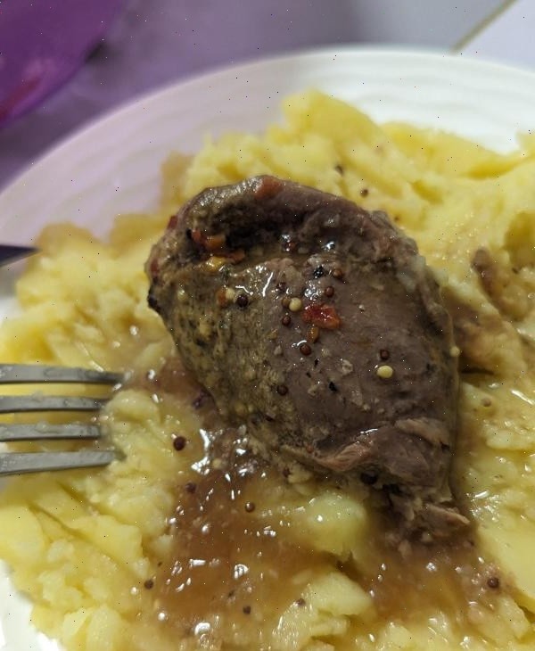 А вот и результат - то, что я приготовила после разморозки повторно замороженного мяса. Кто молодец? Я молодец 😂