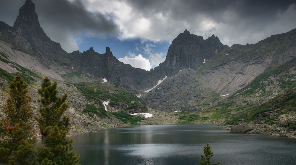    Тайна горных озер на высоте где вода бросает вызов гравитации