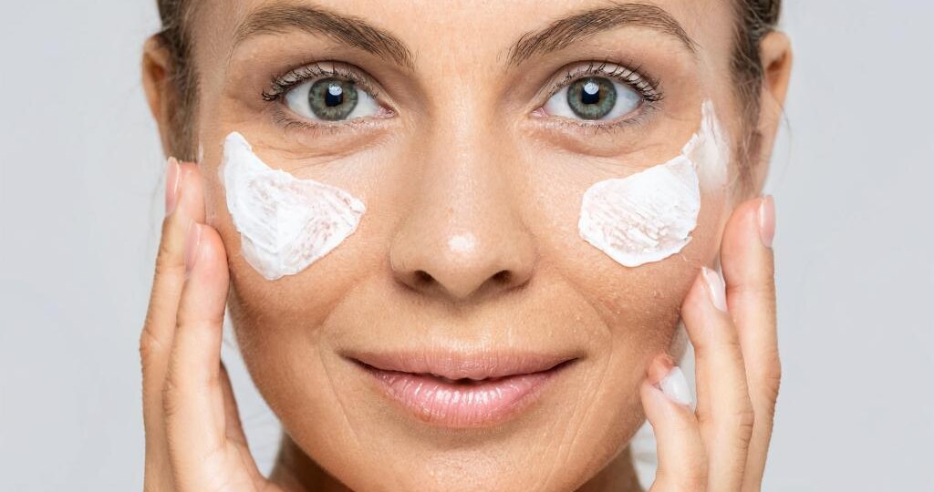 Чем мазать лицо, чтобы оно НЕ СТАРЕЛО: секретная формула молодости 😍🌿