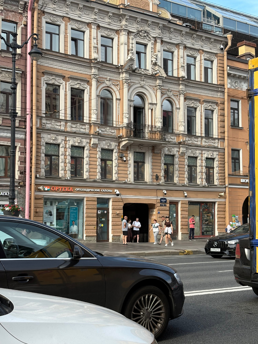 Фото автора. Невский проспект. Июль 2025 год.