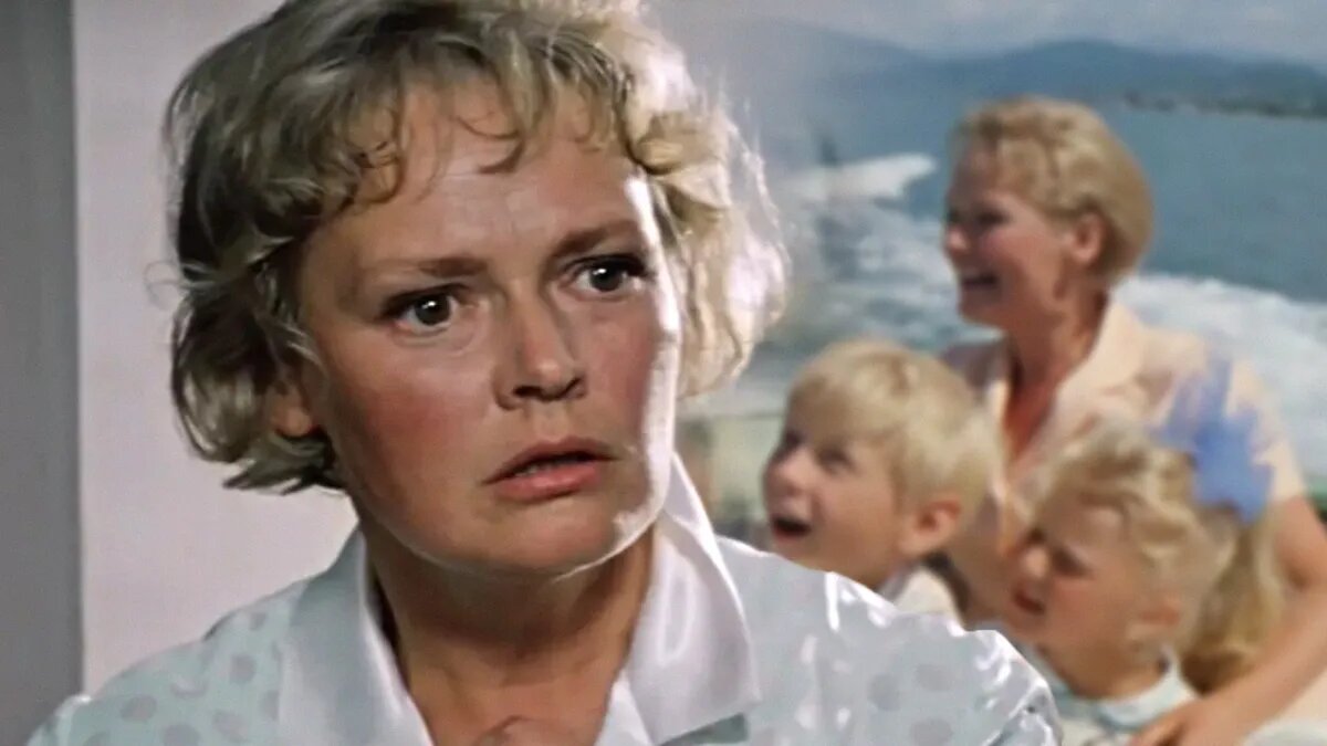 дЕтям мороженое, маме цветы :)