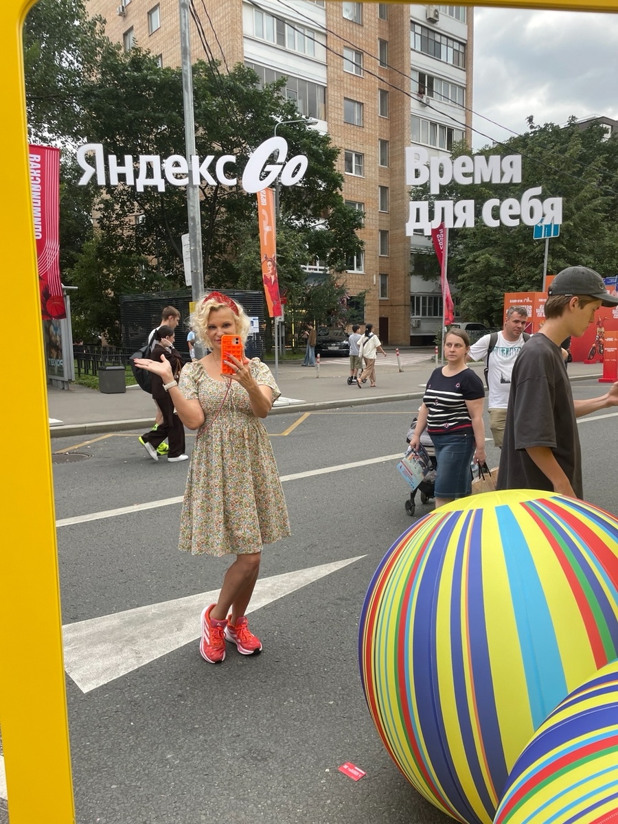 Это я на стенде Яндекс Go на московском фестивале бега.