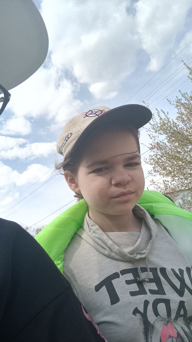 как и большинство подростков, сейчас Ника не очень-то любит фотограироваться, но вот нашла относительно свежее фото, которое в блоге не публиковалось :)