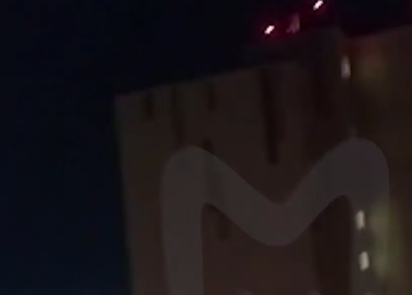     Повреждения в доме, куда врезался беспилотник