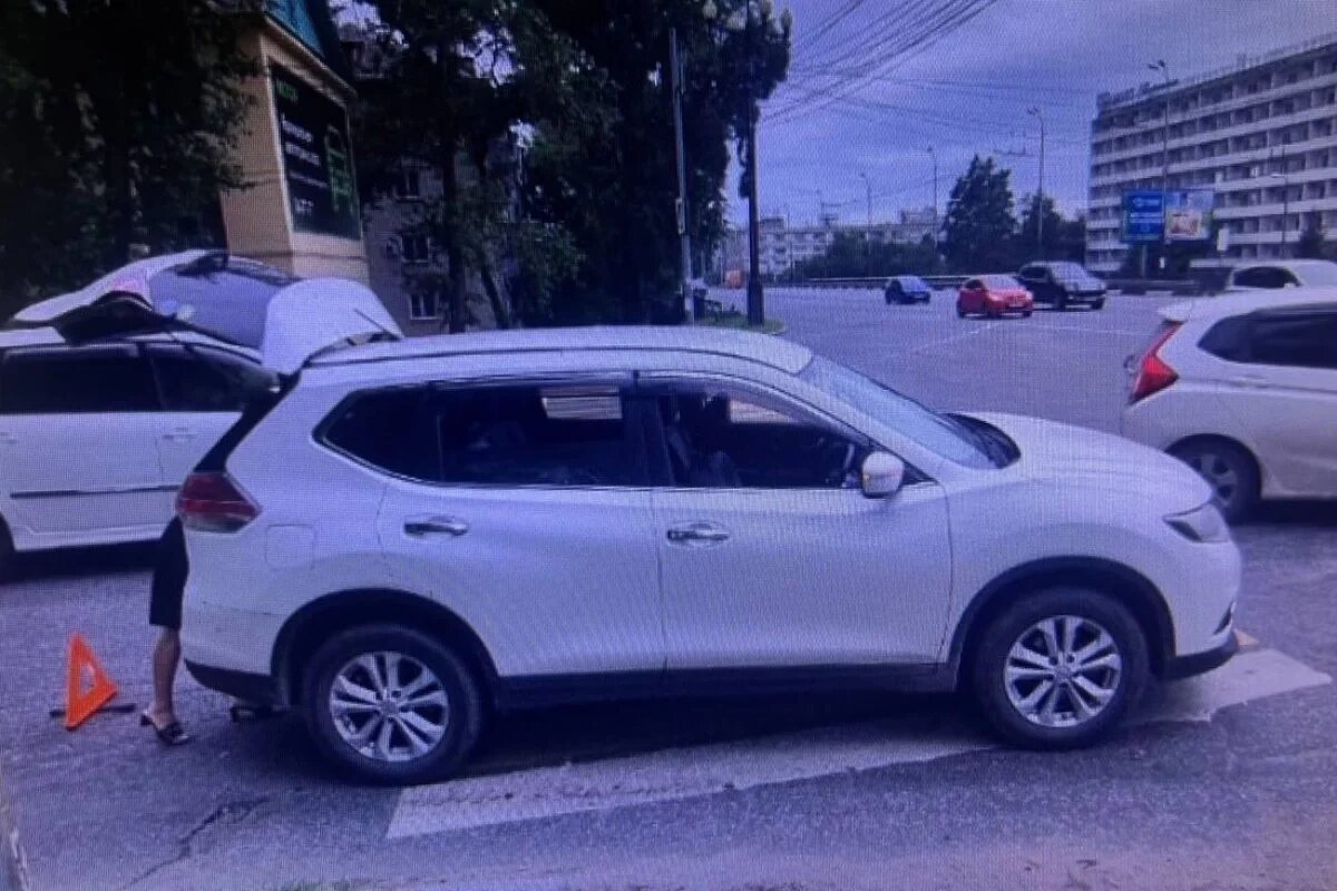    В центре Хабаровска автоледи на Nissan сбила женщину-пешехода