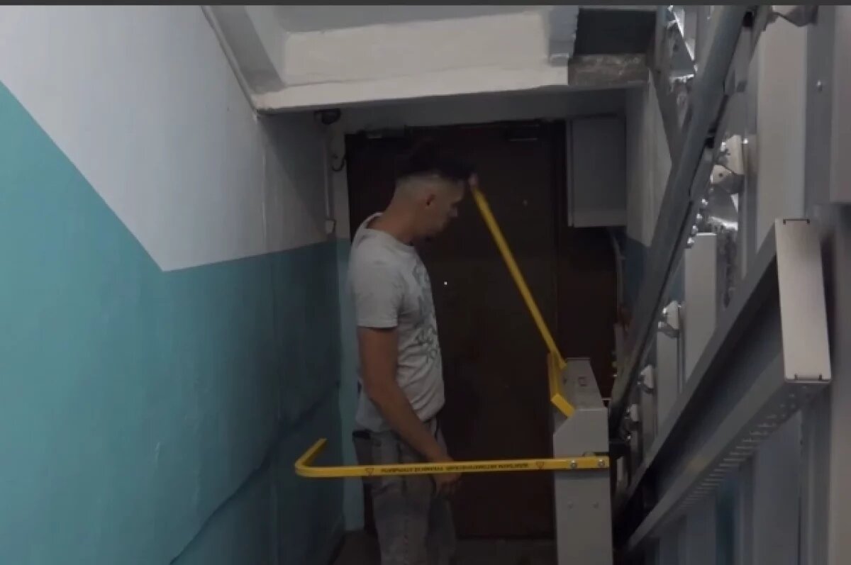    Инвалиду-колясочнику из Синегорска на Сахалине не могут достроить пандус