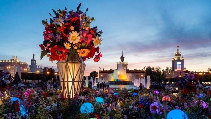 Арт-объект "Главный букет страны" на ВДНХ