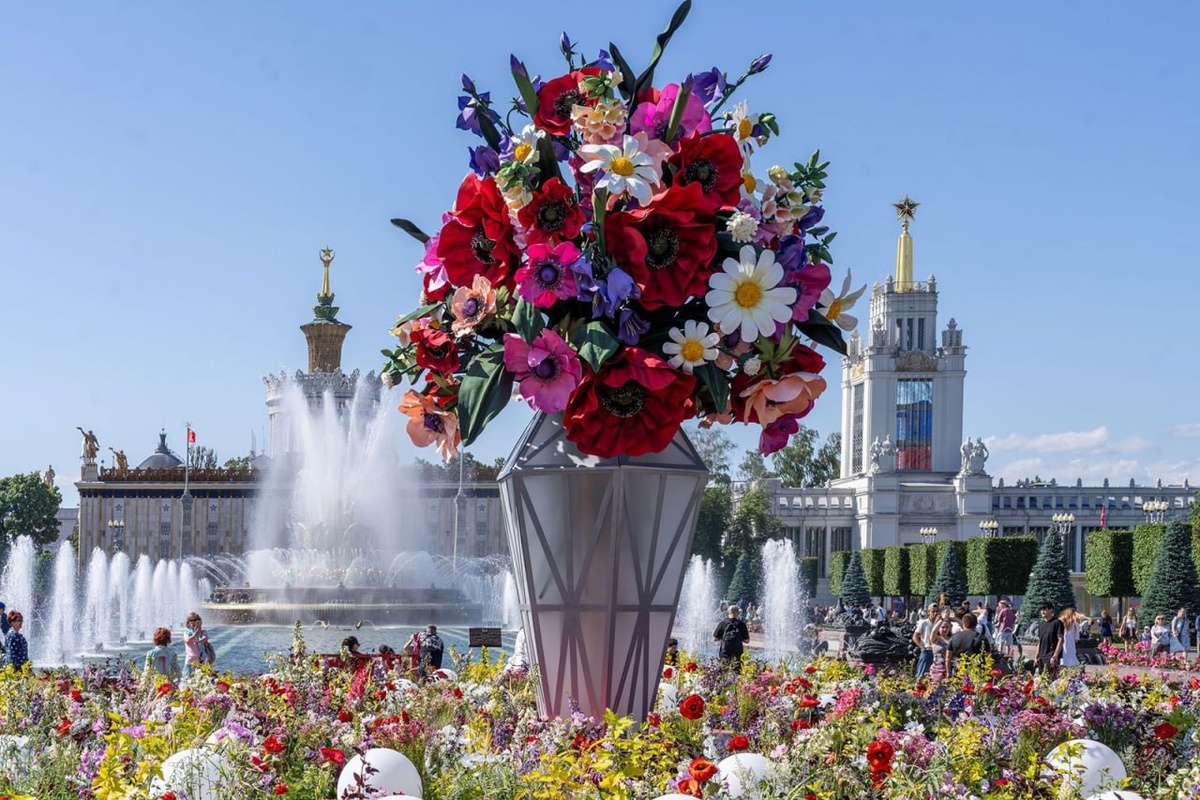 Арт-объект "Главный букет страны" на ВДНХ