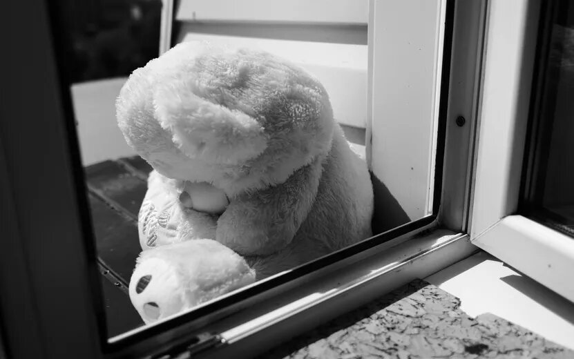    Два ребенка выпали из окон в Удмуртии, один из них погиб