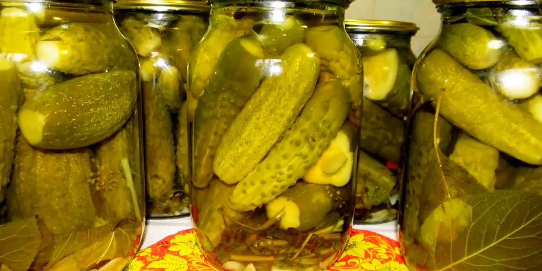 Мой основной рецепт огурцов, в погребок только за такими. Самая удобная раскладка. Пробовала другие, но возвращалась к этому рецепту.