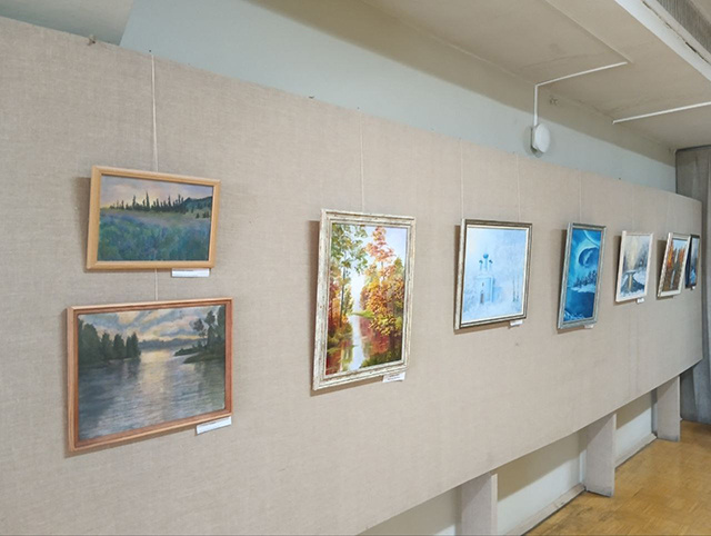 В тверской библиотеке имени Горького открыта выставка «Дарите людям красоту»