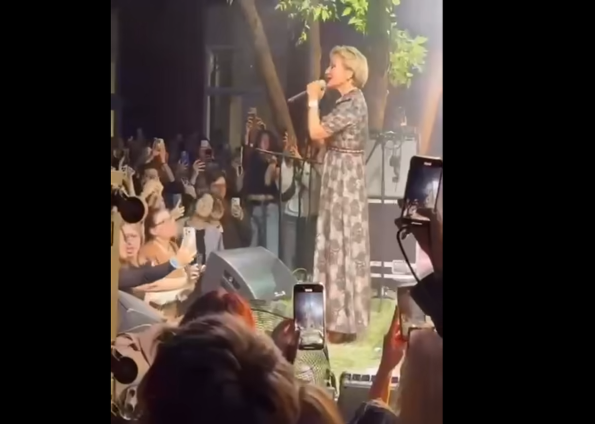 Кадр их видео с выступлением Татьяны Булановой перед молодежью