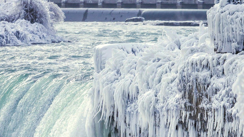    Ледяные водопады России — застывшая магия природы, которую ты не видел
