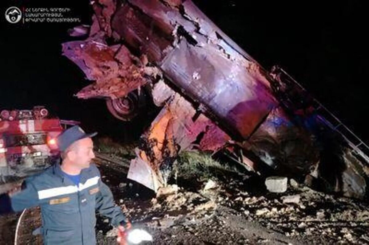 На трассе Капан-Каджаран, недалеко от села Дзагедзор, в реку упал грузовик (17 июля 2025). © Photo : official site of the Rescue Service of the MIA of RAСюник