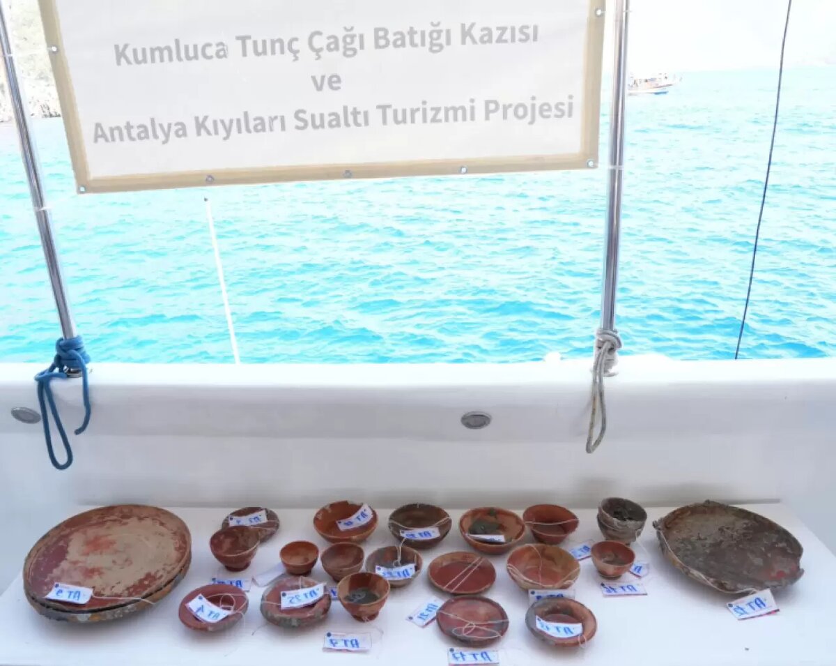 Груз, перевозимый на корабле 2000 лет назад, практически не повреждён. Источник фото: https://www.turkgun.com/uploads/upload-image/2025/6/1751114458878-image.jpg. 