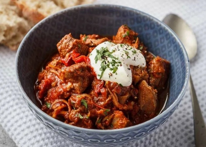 свиной гуляш