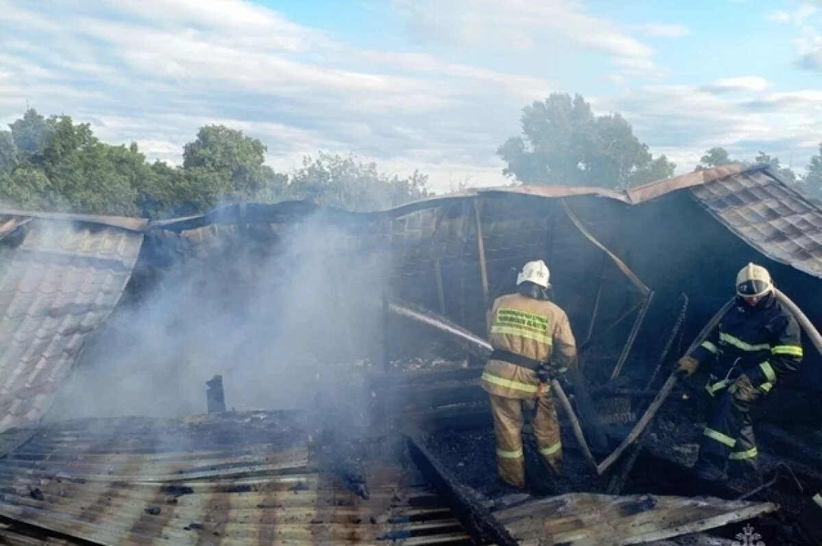    В Кыштыме огнеборцам удалось отстоять многоквартирный двухэтажный дом