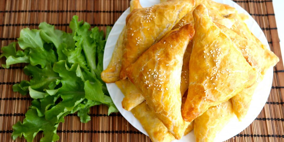 Слойки с фаршем в духовке — простая и вкусная выпечка